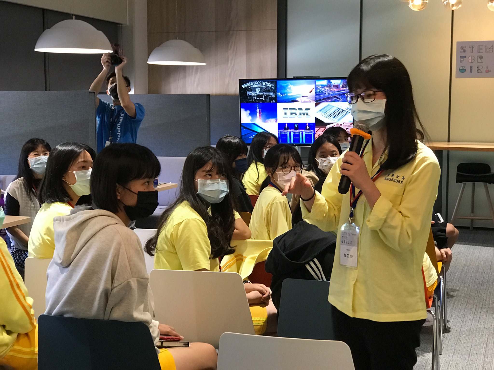 景女獲線上課程Open P-TECH Super Learner同學提問