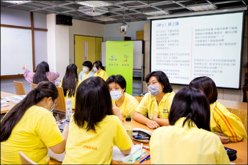 兩廳院廳院學計畫 學校成藝術現場_敦二會議室小組討論團體照